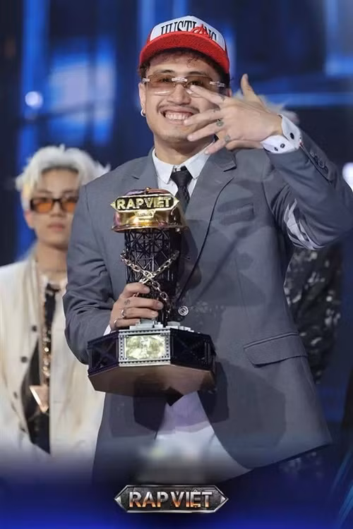 Mới đây, Robber đoạt quán quân Rap Việt 2024. Trước Robber, Double2T, Dế Choắt và Seachains cũng giành ngôi vị cao nhất cuộc thi này. Ảnh: Người Lao Động.