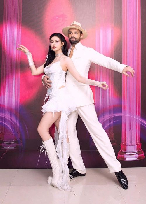 Daniel Denev và Trương Quỳnh Anh kết hợp đầy ăn ý. Ảnh: FB Trương Quỳnh Anh.