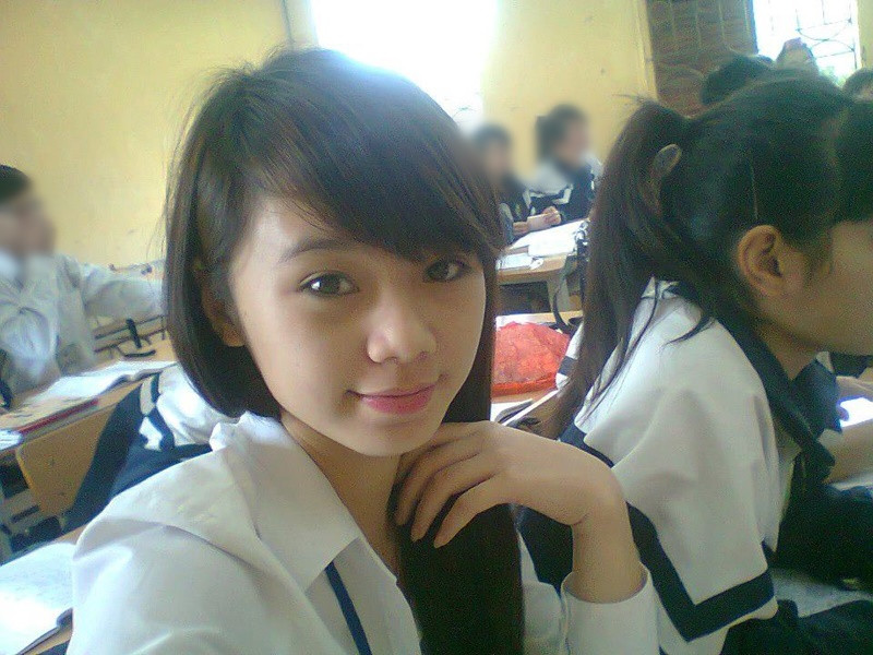 Nữ diễn viên Quỳnh Kool xinh đẹp từ khi còn đi học. Cô sở hữu gương mặt bầu bĩnh, đôi mắt to tròn, làn da trắng.