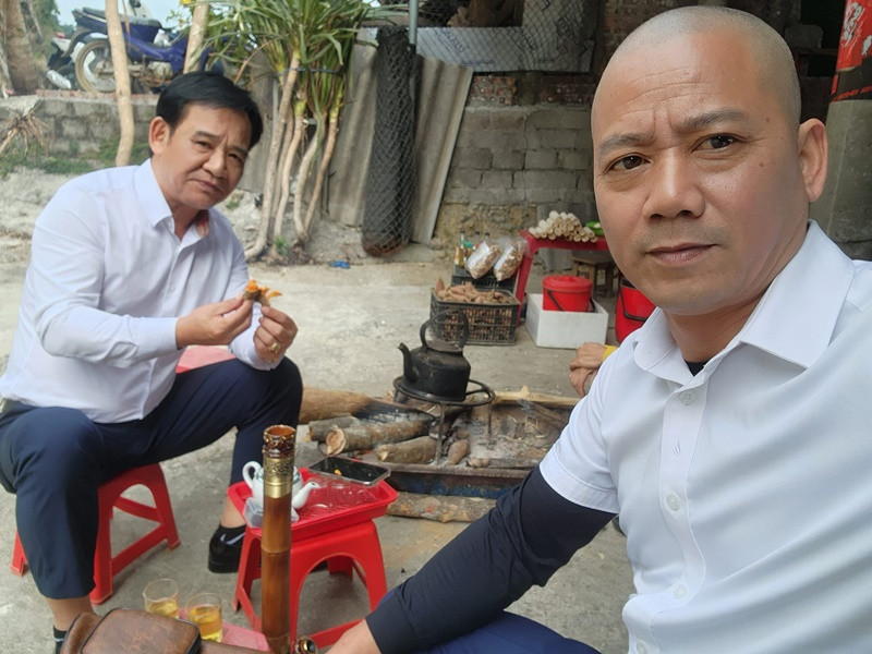 Trong series Đại gia chân đất, Quang Tèo vào vai ông Sự. Ảnh: FB Trần Bình Trọng.