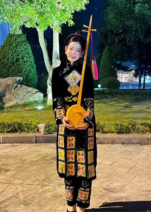 Hoàng Thái Phương có năng khiếu nghệ thuật từ nhỏ. Từ năm sáu tuổi, cô được học ca trù. Năm 2016, ca sĩ Hoàng Thái Phương giành giải nhất Liên hoan ca trù Hà Nội. Ảnh: FB Hoàng Thái Phương.