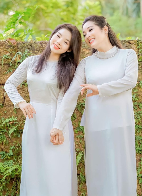 Thái Phương chia sẻ trên Dân Việt, vì thương mẹ nên có một thời gian, cô ở bên cạnh mẹ 24/24. Ảnh: Vietnamnet.