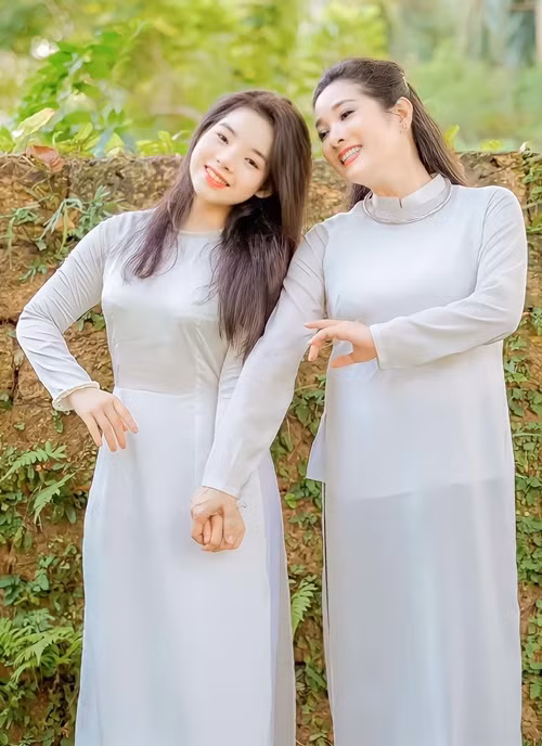 Thái Phương chia sẻ trên Dân Việt, vì thương mẹ nên có một thời gian, cô ở bên cạnh mẹ 24/24. Ảnh: Vietnamnet.