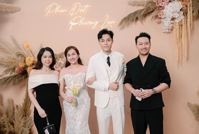 Dàn khách mời tham dự đám cưới của Phương Lan tại TP HCM gồm: Trấn Thành, Sam, Hoa hậu Khánh Vân, Đàm Vĩnh Hưng, Lý Nhã Kỳ, Trương Quỳnh Anh, Lê Dương Bảo Lâm, Trương Quỳnh Anh, Thu Trang - Tiến Luật. Ảnh: Vietnamnet.