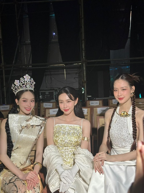 Thuỳ Tiên còn đọ sắc cùng Thanh Thuỷ và Bảo Ngọc. Ảnh: FB Thanh Thuỷ.