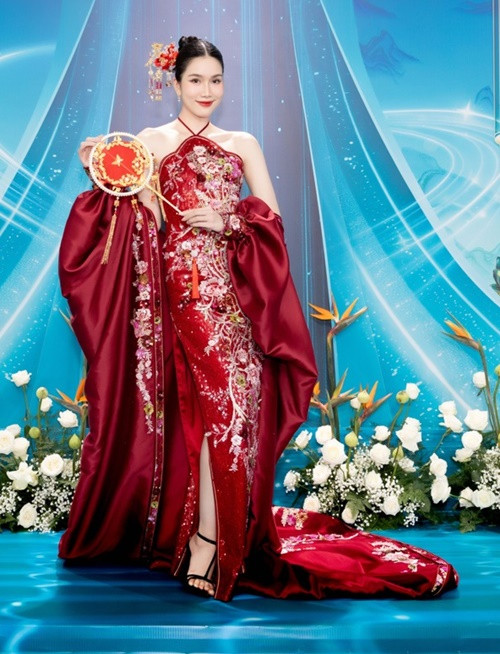 Á hậu Phương Anh diện trang phục lộng lẫy tham gia sự kiện. Ảnh: Fanpage Hoa hậu Quốc gia Việt Nam 2024.