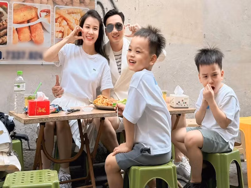 Thành Trung và vợ thứ hai có cặp quý tử song sinh vào năm 2019. Ảnh: FB Thành Trung.