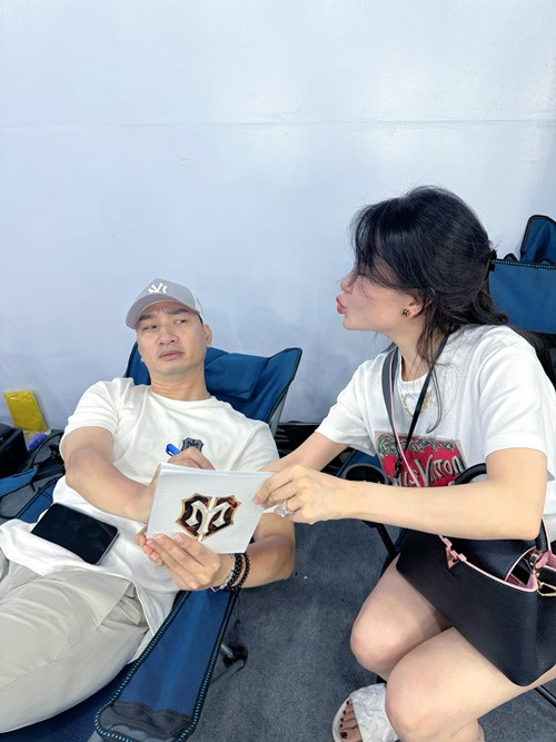 Thành Trung khen ngợi Ngọc Hương rất dũng cảm, dám chấp nhận anh giữa những người đàn ông khác, chắc chắn hơn, có điều kiện hơn, đỡ phức tạp hơn. Ảnh: FB Ngọc Hương.