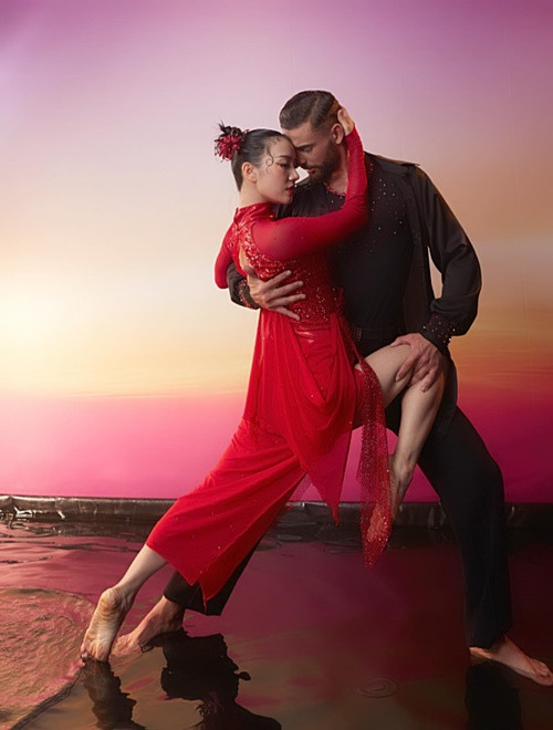 Kết thúc vòng thi đầu tiên của cuộc thi, Phạm Lịch cùng bạn nhảy là cặp đôi có điểm số dẫn đầu 8.84. Ảnh: FB Phạm Lịch.