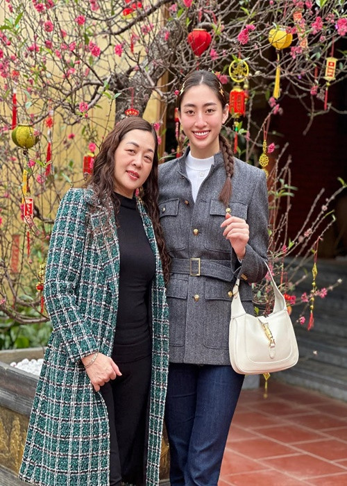 Lương Thùy Linh hết lời khen ngợi mẹ ruột: "Mẹ mình xinh ghê, ai cũng khen mẹ xinh hơn mình". Ảnh: FB Lương Thùy Linh.