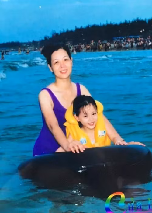 Bà Nguyễn Thị Hương đẹp mặn mà sau 2 lần sinh nở. Ảnh: Thương Hiệu và Pháp Luật.