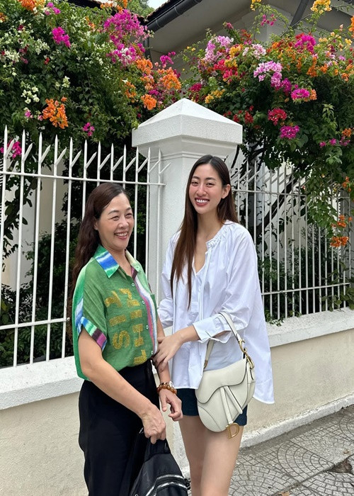 Hiện tại, nhan sắc của mẹ Lương Thùy Linh được khen ngợi đẹp quý phái. Ảnh: FB Lương Thùy Linh.