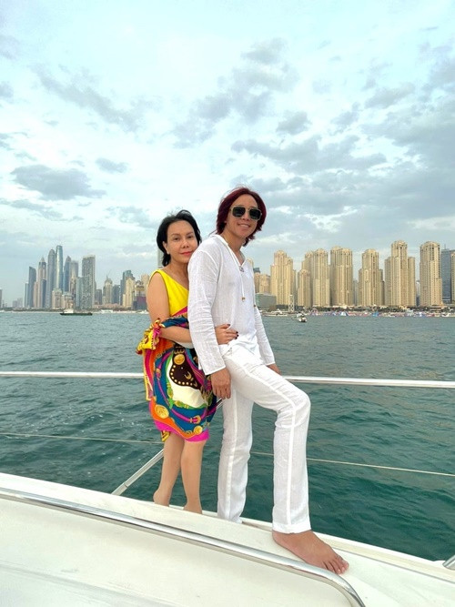 Hoài Phương chia sẻ trong cuộc phỏng vấn với Arttimes, anh yêu Việt Hương vì sắc lẫn tâm. “Tôi không đòi hỏi Việt Hương chân dài như hoa hậu, xinh đẹp. Cô ấy không có được cái đó nhưng có được cái đẹp về mặt khác, đặc biệt là về tinh thần, tâm đức”, Hoài Phương nói. Ảnh: FB Hoài Phương.