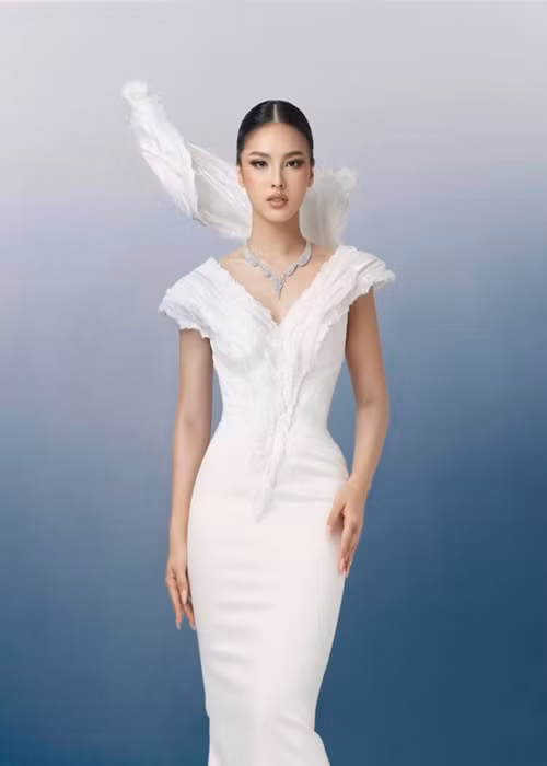 Mỹ nhân này còn là á khôi 1 cuộc thi Hoa khôi Sinh viên Việt Nam 2017, lọt top 10 Miss World Vietnam 2019. Ảnh: Fanpage Miss Charm Vietnam.