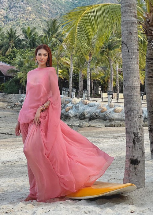 Siêu mẫu sinh năm 1991 du lịch nhiều nơi. Ảnh: FB Lan Khuê.