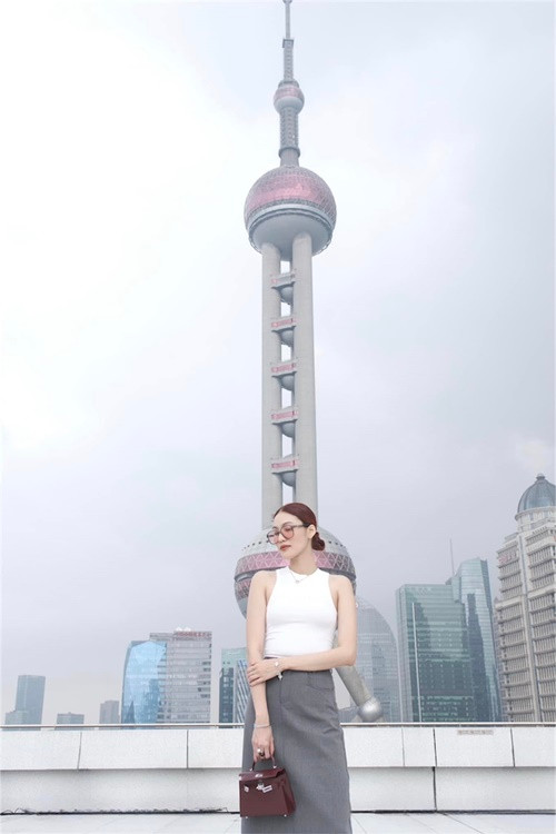 Nhiều người cho rằng cuộc sống của Lan Khuê không khác gì bà hoàng sau khi cô lấy chồng, sinh con. Ảnh: FB Lan Khuê.