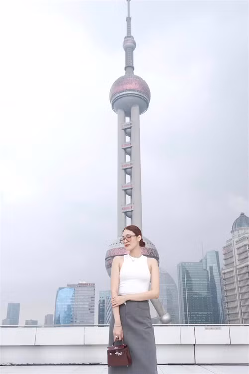 Nhiều người cho rằng cuộc sống của Lan Khuê không khác gì bà hoàng sau khi cô lấy chồng, sinh con. Ảnh: FB Lan Khuê.