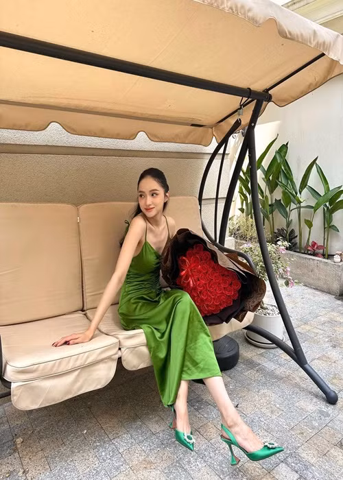 Nàng hậu sống thảnh thơi, bình yên trong cơ ngơi triệu đô.