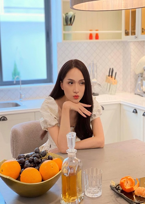 Biệt thự của Hương Giang tại TP HCM rộng 500 m2. Nữ ca sĩ chi 10 tỷ cho thiết kế và thi công tổ ấm.