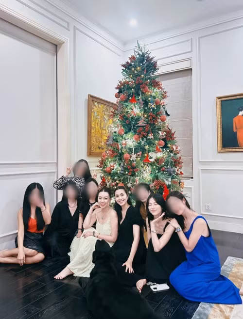 Trên trang cá nhân, ca sĩ Băng Di vừa chia sẻ hình ảnh cùng Hoa hậu Phương Khánh dự tiệc tại nhà của Tăng Thanh Hà. Ảnh: FB Băng Di.