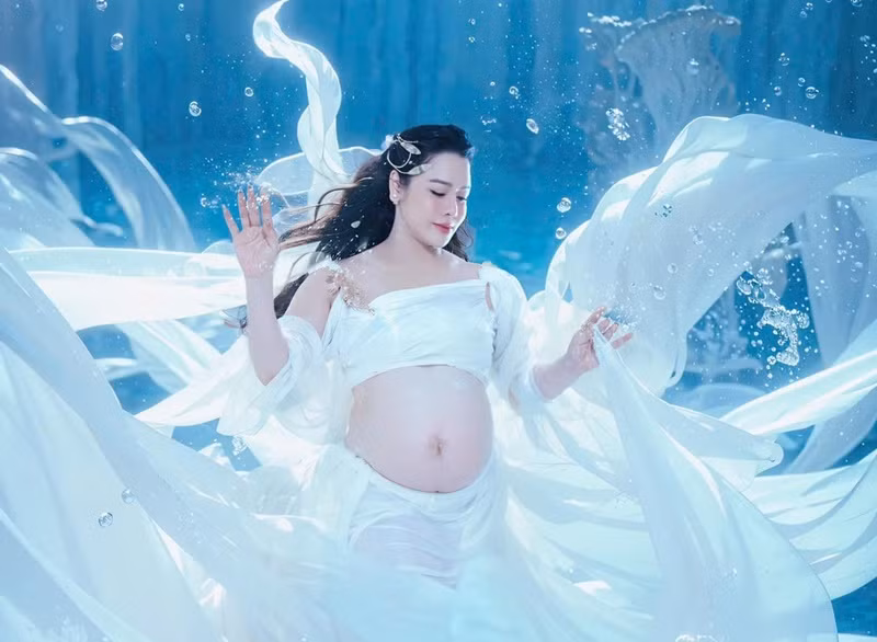 Mới đây, Nhật Kim Anh xác nhận mang bầu lần 2. Cô mang thai con gái bằng phương pháp thụ tinh nhân tạo. Ảnh: FB Nhật Kim Anh.