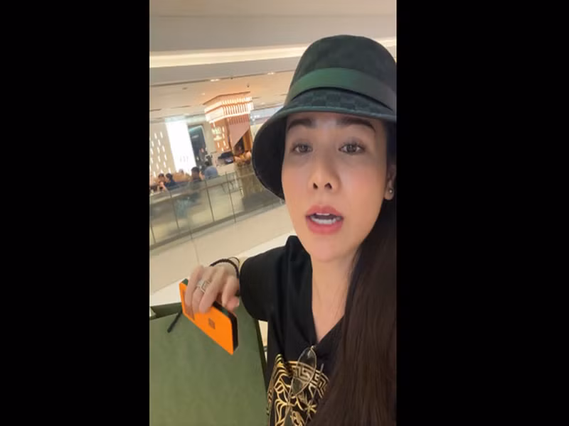 Trước nghi vấn tình cảm, TiTi và Nhật Kim Anh đều phủ nhận. Khi TiTi cưới vợ vào tháng 4/2024, Nhật Kim Anh cho biết, cô vắng mặt trong đám cưới của nam ca sĩ vì đang ở Singapore tham gia một sự kiện. Ảnh: FB Nhật Kim Anh.