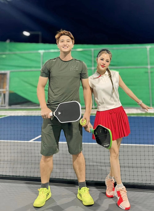 Huỳnh Anh - Bạch Lan Phương cùng tập pickleball, chạy bộ. Ảnh: FB Bạch Lan Phương.