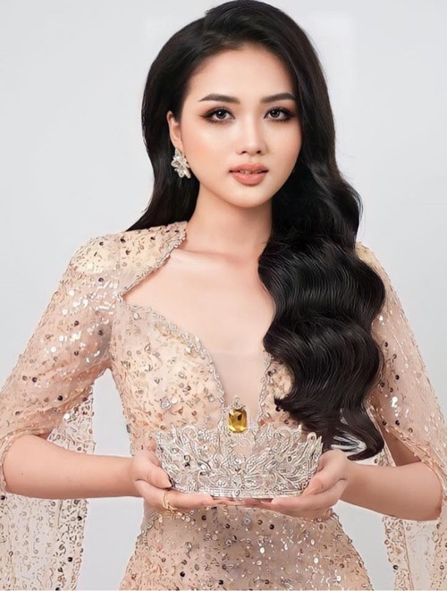 Cô còn là Á khôi 2 cuộc thi Người đẹp Tây Đô 2023. Ảnh: FB Thu Ngân.