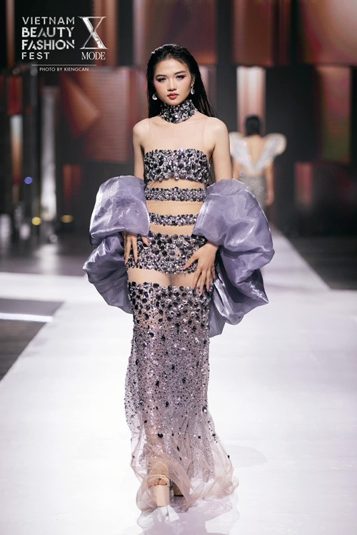 Thu Ngân gợi cảm, tự tin ở phần thi Người đẹp Thời trang. Ảnh: Fanpage Hoa hậu Quốc gia Việt Nam.