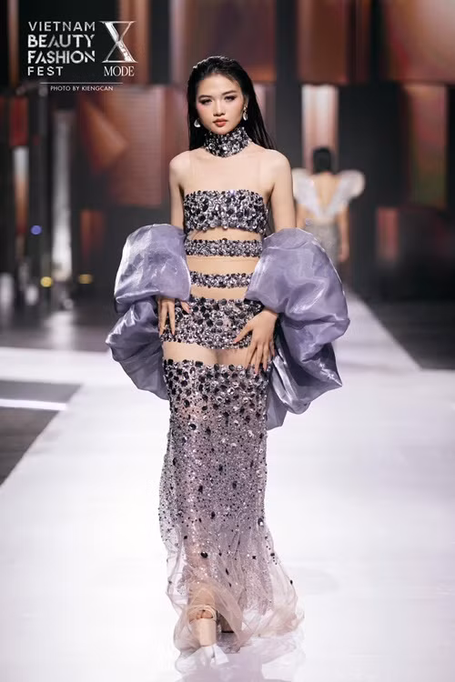 Thu Ngân gợi cảm, tự tin ở phần thi Người đẹp Thời trang. Ảnh: Fanpage Hoa hậu Quốc gia Việt Nam.