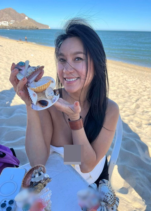 Y Phụng quyến rũ, tràn đầy sức sống dù tăng cân so với thời con gái.