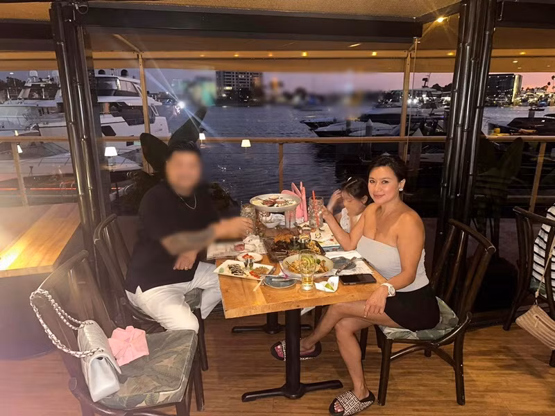 Chưa trở lại với nghệ thuật, Y Phụng dành nhiều thời cho con gái.