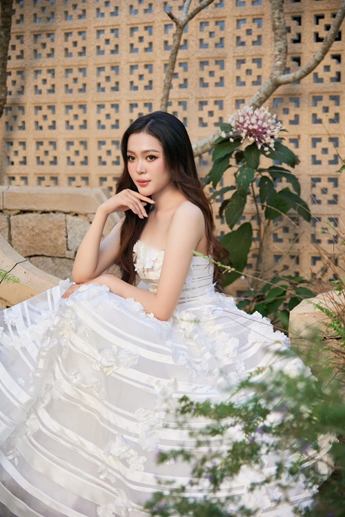 Kiều Duy trang điểm đậm khi tham gia sự kiện, làm người mẫu ảnh. Ảnh: FB Kiều Duy.