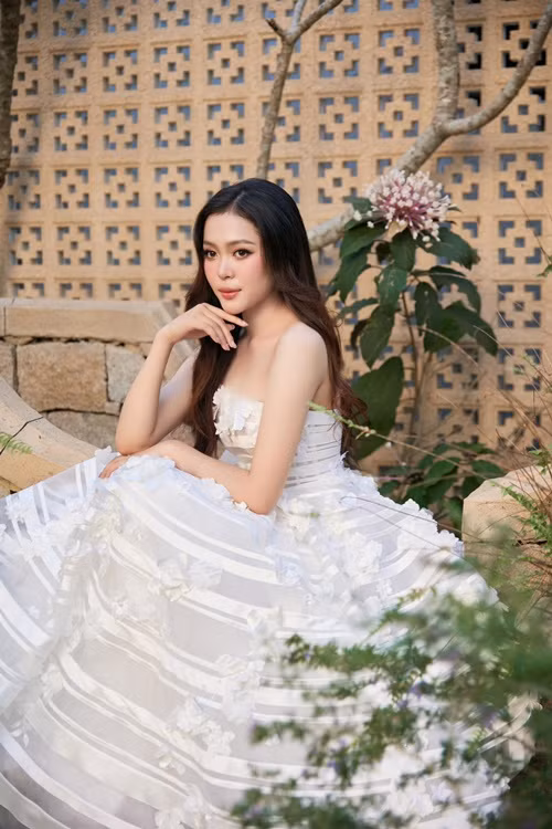 Kiều Duy trang điểm đậm khi tham gia sự kiện, làm người mẫu ảnh. Ảnh: FB Kiều Duy.