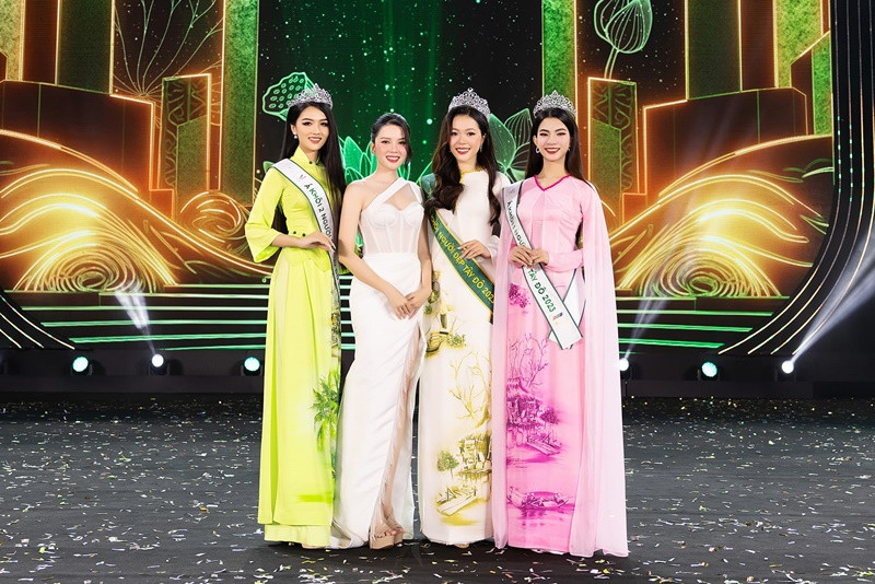 Kiều Duy giành vương miện Người đẹp Tây Đô 2023 vào tháng 12/2023. Ảnh: FB Kiều Duy.