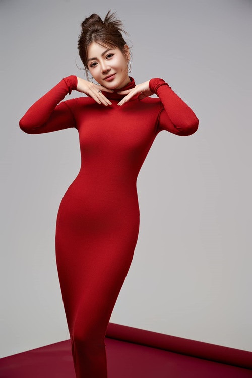 Diện váy bó sát kín như bưng, Thanh Hương vẫn gây mê bởi "vòng nào ra vòng nấy". Ảnh: FB Thanh Hương.