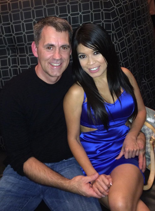 Tỷ phú Gerard hứa luôn nắm tay Bích Tuyền.