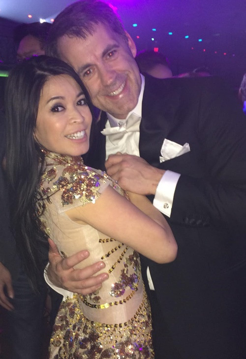 Kỷ niệm 10 năm ngày cưới, tỷ phú Gerard cho biết, anh yêu Bích Tuyền ngay từ khoảnh khắc cả hai mới gặp nhau.