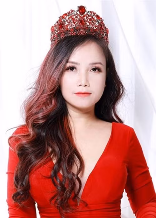 Hoàng Yến kết hôn lần đầu tiên và có con gái ở tuổi 18. Ảnh: FB Đào Hoàng Yến.