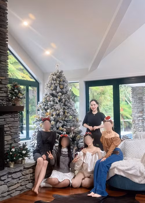 Ở New Zealand, Trương Phương thường xuyên gặp gỡ bạn bè.