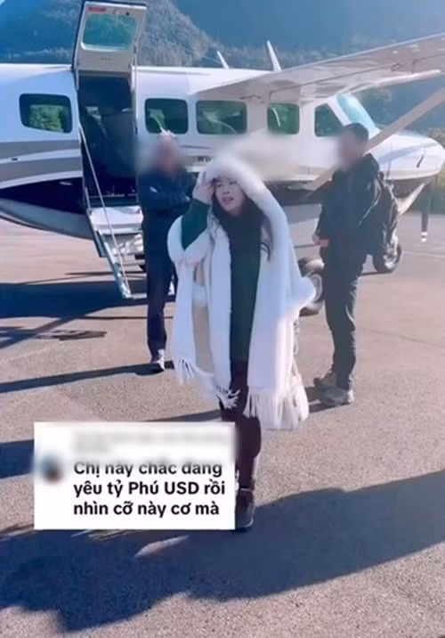 Trước đó, một cư dân mạng đặt nghi vấn bạn trai Trương Phương là tỷ phú USD bởi nữ diễn viên đi du lịch bằng máy bay ở New Zealand.