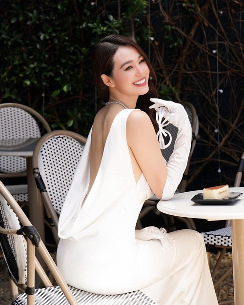 Khánh My sinh năm 1991, làm người mẫu, diễn viên, ca sĩ. Vài năm trở lại đây, người đẹp không hoạt động nghệ thuật.