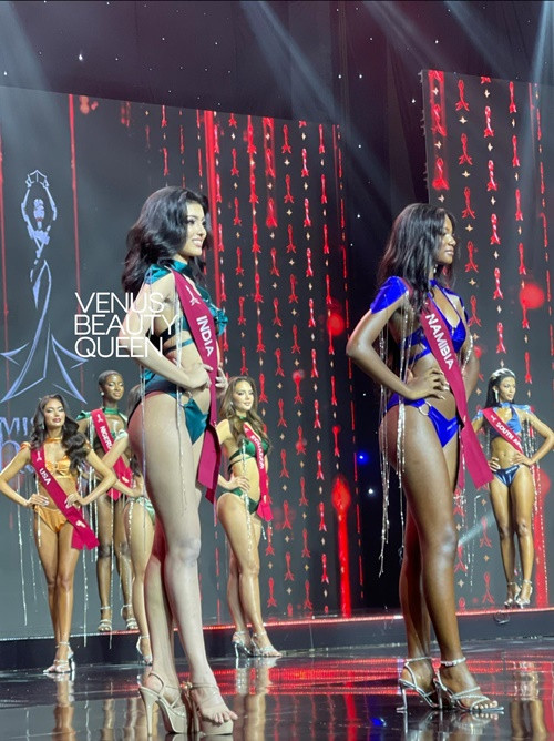 Đại diện Ấn Độ và Namibia khoe dáng gợi cảm khi vào top 10. Ảnh: FB Venus Beauty Queen.