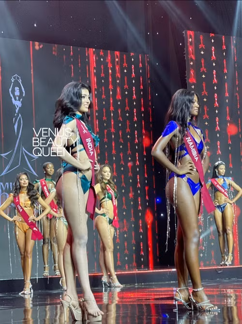 Đại diện Ấn Độ và Namibia khoe dáng gợi cảm khi vào top 10. Ảnh: FB Venus Beauty Queen.