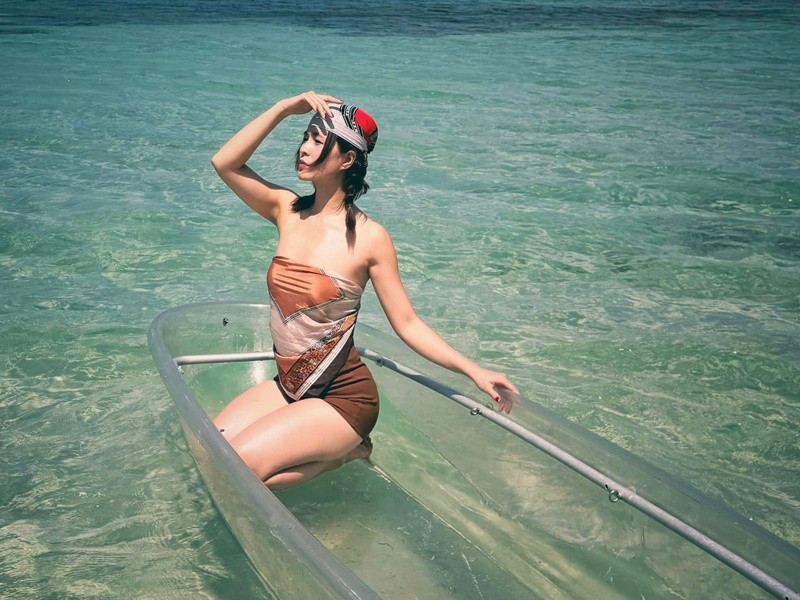 Trong cuộc phỏng vấn với Znews, Thùy Trang cho biết cuộc sống của cô khá lành mạnh, chỉ xoay quanh đọc tiểu thuyết, đi chùa, đọc kinh. Ảnh: FB Thùy Trang.