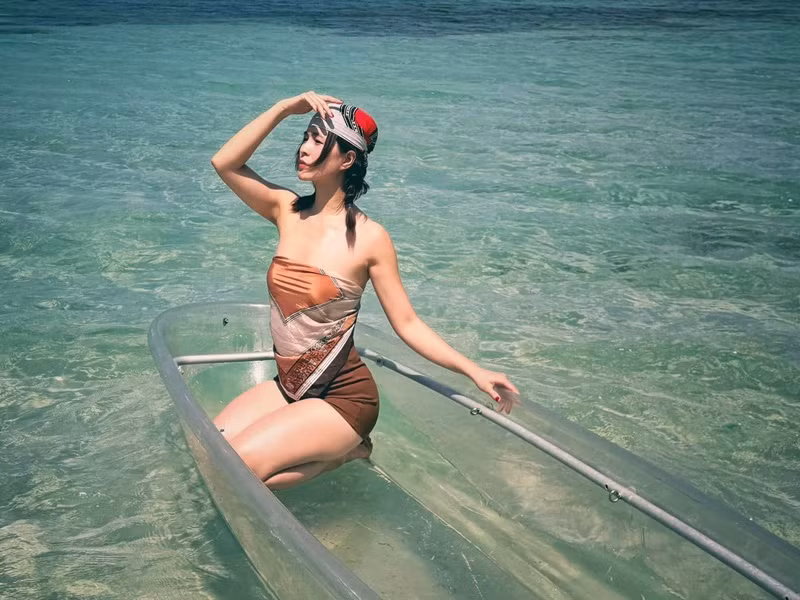 Trong cuộc phỏng vấn với Znews, Thùy Trang cho biết cuộc sống của cô khá lành mạnh, chỉ xoay quanh đọc tiểu thuyết, đi chùa, đọc kinh. Ảnh: FB Thùy Trang.