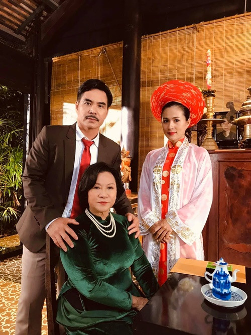 Năm 2018, Thùy Trang gây chú ý khi đóng vai Phúc trong phim Gạo nếp gạo tẻ. Nữ diễn viên chia sẻ trên Vietnamnet, cô sử dụng giọng thật của mình trong phim nên mỗi khi ra đường dù có bịt khẩu trang vẫn bị khán giả nhận ra bác sĩ Phúc. Ảnh: Dân Việt.