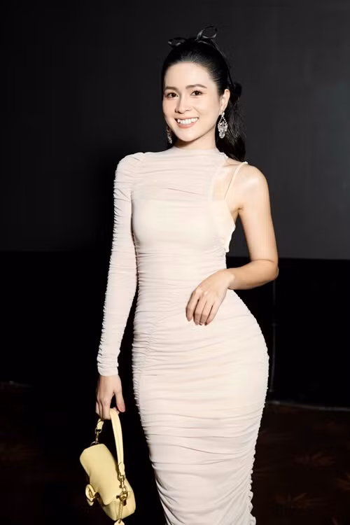 Ngoài diễn xuất, Thùy Trang còn làm MC. Cô từng lọt top 10 cuộc thi Người dẫn chương trình truyền hình 2015. Ảnh: FB Thùy Trang.