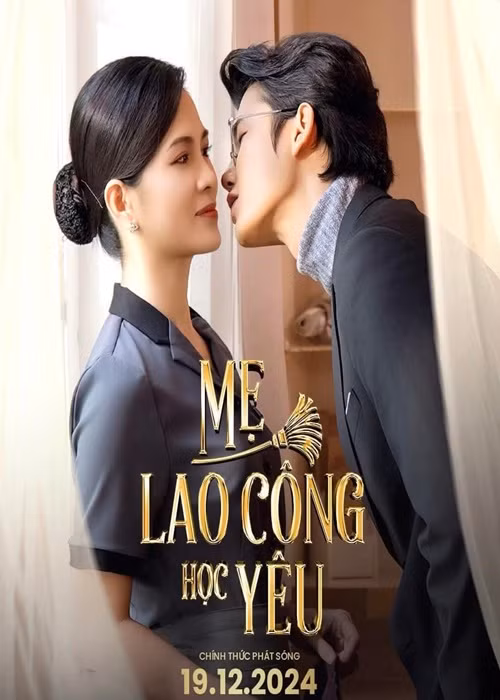 Lên sóng từ ngày 19/12, phim ngắn Mẹ lao công học yêu xoay quanh một phụ nữ trung niên giàu có tên Mỹ Hằng ( diễn viên Thùy Trang) đóng giả một nhân viên tạp vụ. Trong một lần làm việc, Mỹ Hằng cứu được vị chủ tịch kém cô 20 tuổi tên Nhật Duy. Sau những lần gặp gỡ, Mỹ Hằng và Nhật Duy nảy sinh tình cảm. Tuy nhiên, Mỹ Hằng chính là người mà bố Nhật Duy từng cầu hôn. Ảnh: FB Thùy Trang.