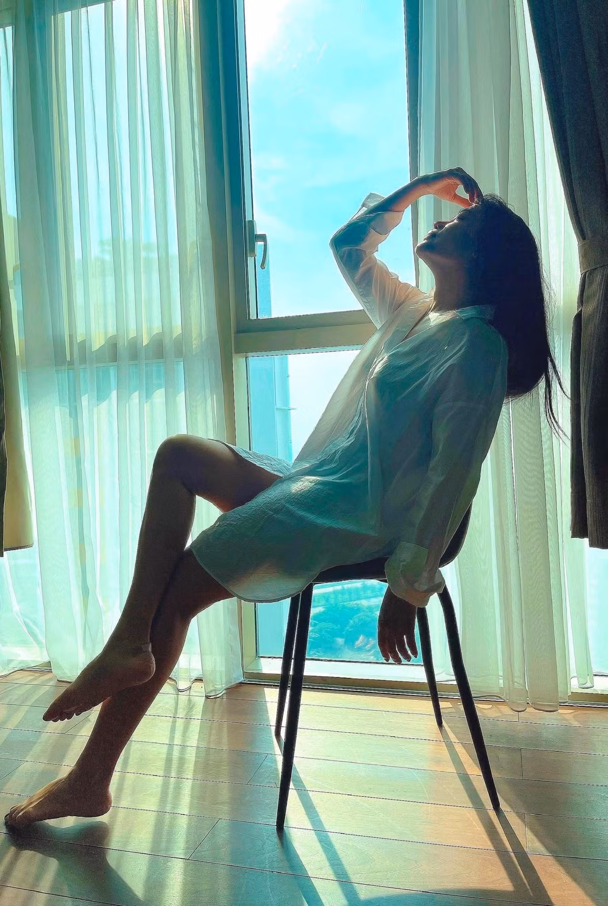 Nữ diễn viên tận hưởng cuộc sống bình yên trong cơ ngơi được cho là trị giá triệu đô.